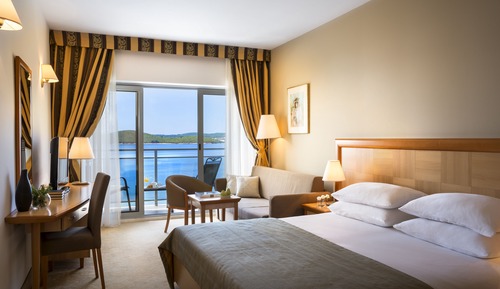 Superior junior suite with sea view balcony