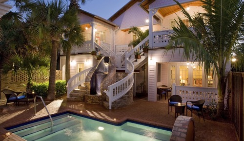 Habitación de lujo, balcón, junto a la piscina