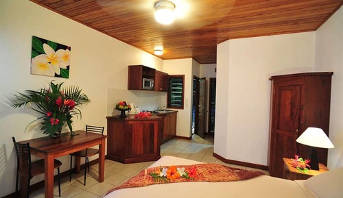 Estudio, vistas a la laguna
