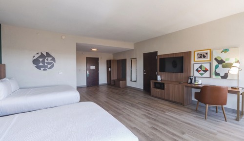 Habitación estándar, 2 camas de matrimonio, ducha adaptada, no fumadores (Communications Accessible)