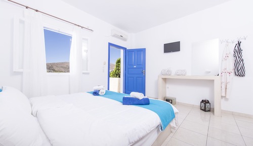 Estudio, vistas al jardín