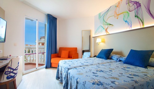 Habitación doble, terraza (2 Adults + 1 Child)