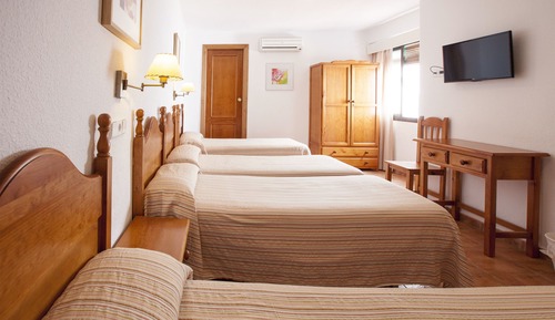 Habitación cuádruple, baño compartido