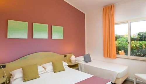 Habitación triple, en la zona del jardín