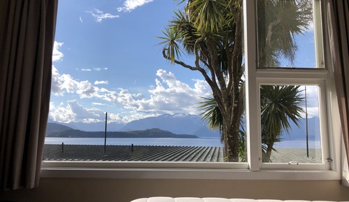 Estudio básico, vistas al lago