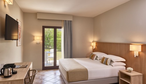 Habitación triple Premium, vistas al jardín