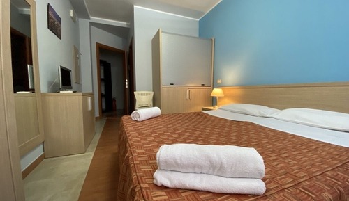 Habitación estándar con 1 cama doble o 2 individuales
