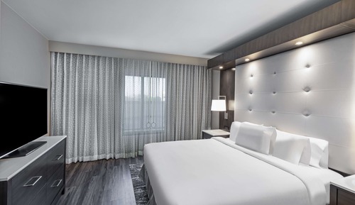 Suite con cama matrimonial grande