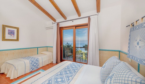 Habitación triple Confort, vistas parciales al mar