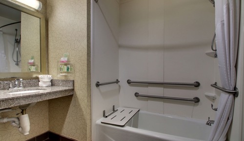 Habitación estándar, 2 camas dobles, accesible en silla de ruedas (Top Floor)