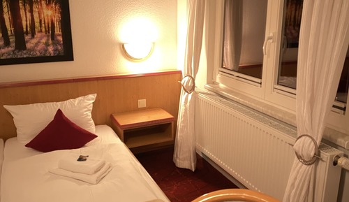 Habitación estándar doble, 1 cama de matrimonio grande, no fumadores, vistas a la montaña