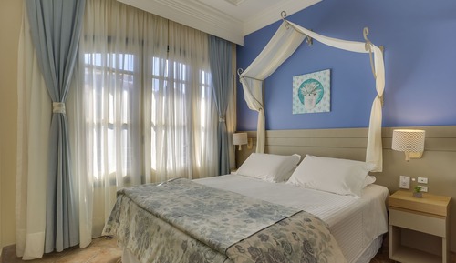 Suite Blue Tower Label