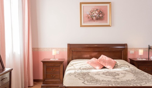 Habitación Confort doble, 1 cama de matrimonio grande, baño privado