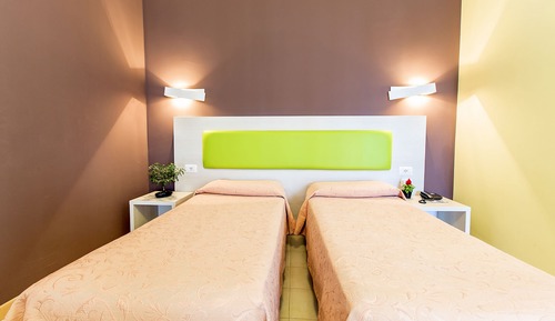 Habitación superior con 1 cama doble o 2 individuales
