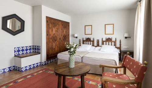 Habitación estándar con 2 camas individuales (2 Adults and 1 Child)