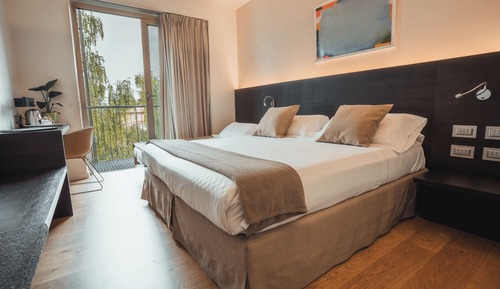 Habitación triple superior, vistas al jardín