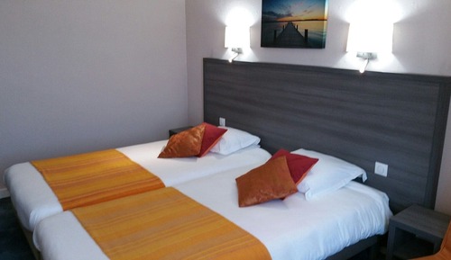 Habitación con 2 camas individuales, vistas al puerto