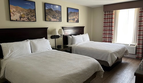 Suite, 2 camas de matrimonio, accesible para personas con discapacidad (Mobility, Access Tub)