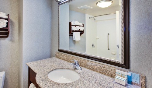 Habitación, 1 cama de matrimonio grande, bañera (Mobility & Hearing)