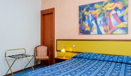Habitación estándar con 1 cama doble o 2 individuales