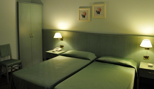Habitación con 2 camas individuales
