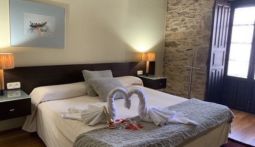 Habitación doble estándar con cama matrimonio