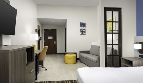 Suite, no fumadores, planta baja (Room towards Road, Near elevator)