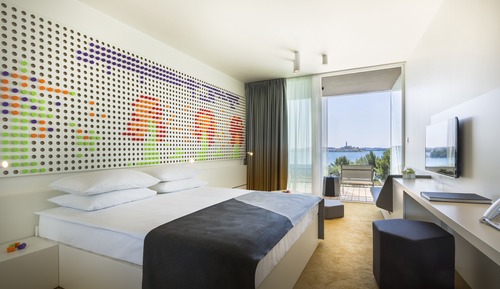 Standard room with extra bed with balcony,  sea side 