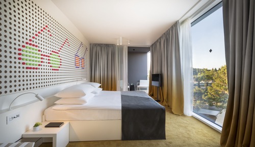 Classic room with balcony,  park side 
