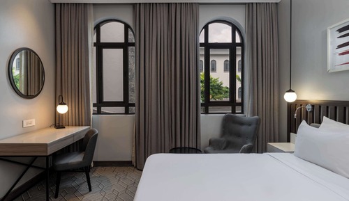 Habitación individual superior, vistas a la piscina