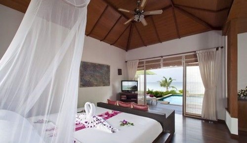 Villa, piscina privada, frente a la playa