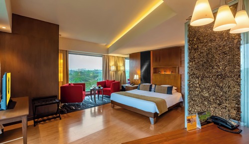 Suite with Bathtub, 2 way Airport Transfer
