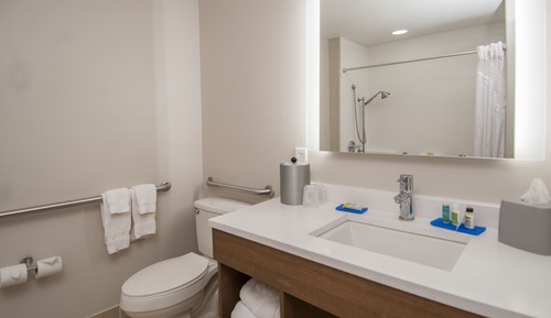 Habitación estándar, 2 camas de matrimonio (Comm, Mobil, Access Tub)