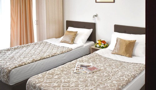 Habitación superior con 1 cama doble o 2 individuales