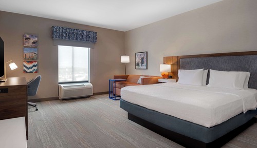 Habitación, 1 cama de matrimonio grande con sofá cama, frigorífico y microondas