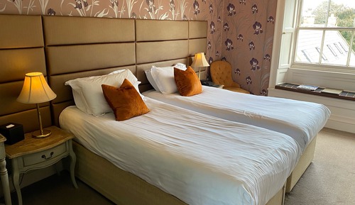 Habitación clásica con 2 camas individuales