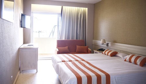 Habitación doble, planta baja (2 Adults + 1 Child)