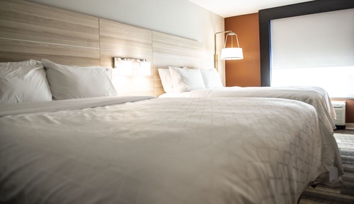Habitación estándar, 2 camas de matrimonio (Communications Accessible)