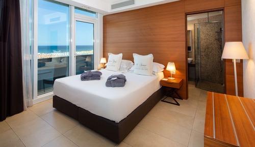 Suite junior, 1 cama de matrimonio grande, bañera de hidromasaje, vistas al mar