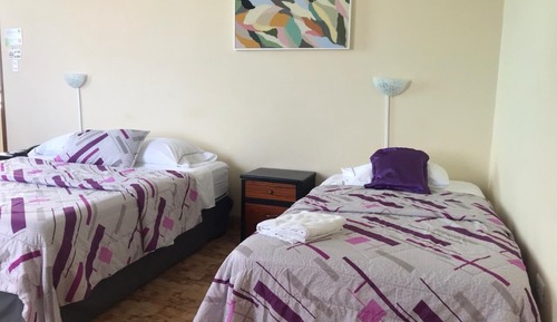 Habitación con 2 camas individuales, accesible para personas con discapacidad