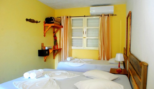 Habitación triple económica, varias camas, no fumadores