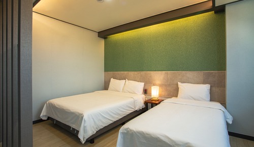 Habitación familiar, vistas al parque