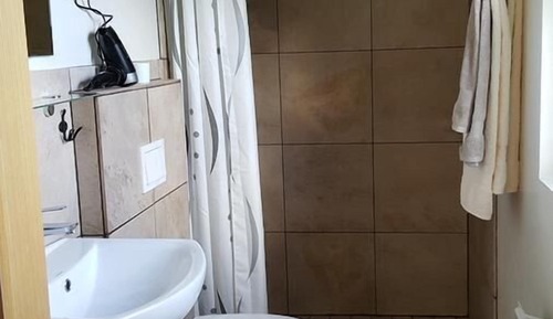 Habitación cuádruple, baño compartido