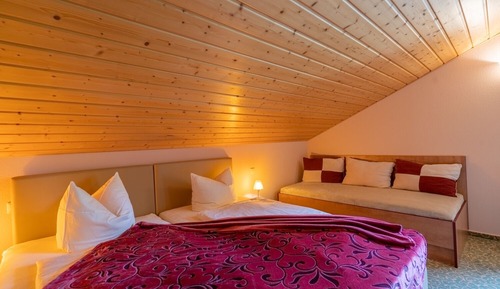 Habitación triple, baño privado (mit Aufbettung)