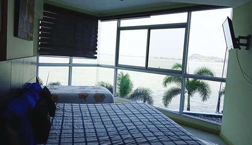 Apartamento familiar, 2 habitaciones, vistas al río, planta baja (2 Bedrooms with 3 Beds)