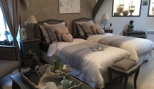 Habitación Confort con 1 cama doble o 2 individuales (Amour)