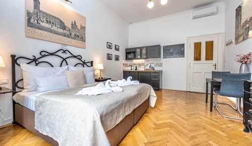 Apartamento de diseño, cocina básica, vistas al patio (St. Nicholas)