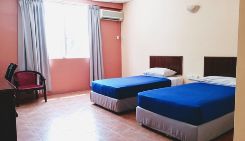 Habitación estándar con 1 cama doble o 2 individuales (No Elevator)