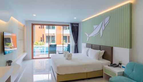 Deluxe Pool Access