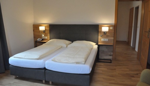 Habitación superior con 1 cama doble o 2 individuales
